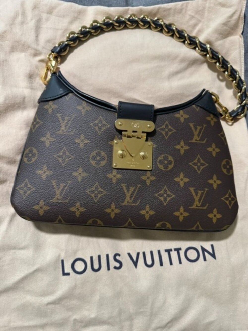 Almost brand new Authentic Louis Vuitton Twinny purse with Authentic LV wallet